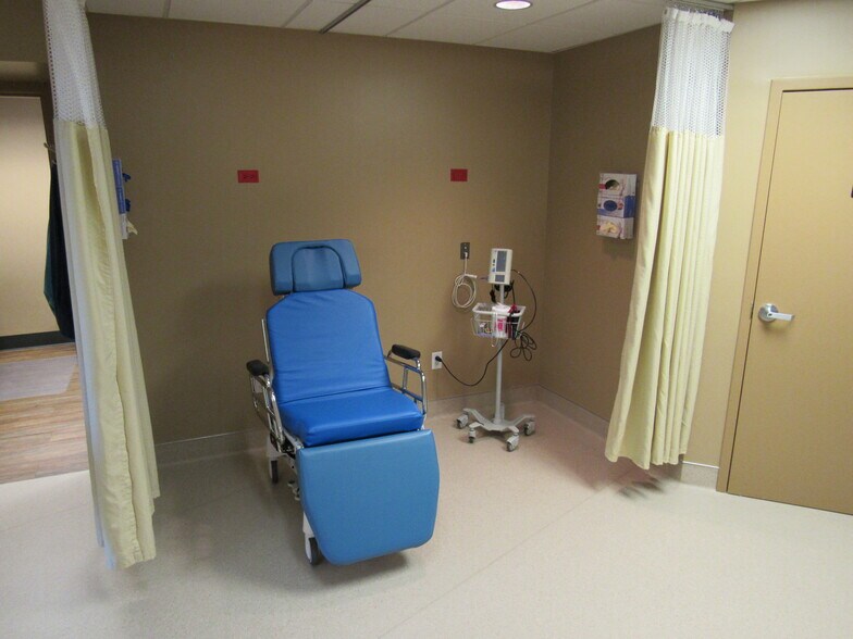 More Photos Of 101 2nd St NE, Auburn Medical For Sale