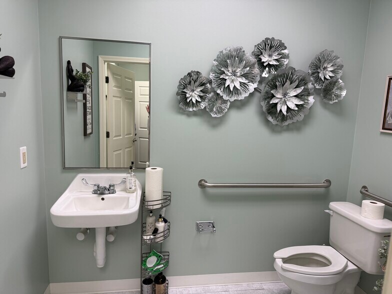 More Photos Of 1147 Cully Rd, Cordova Office For Lease