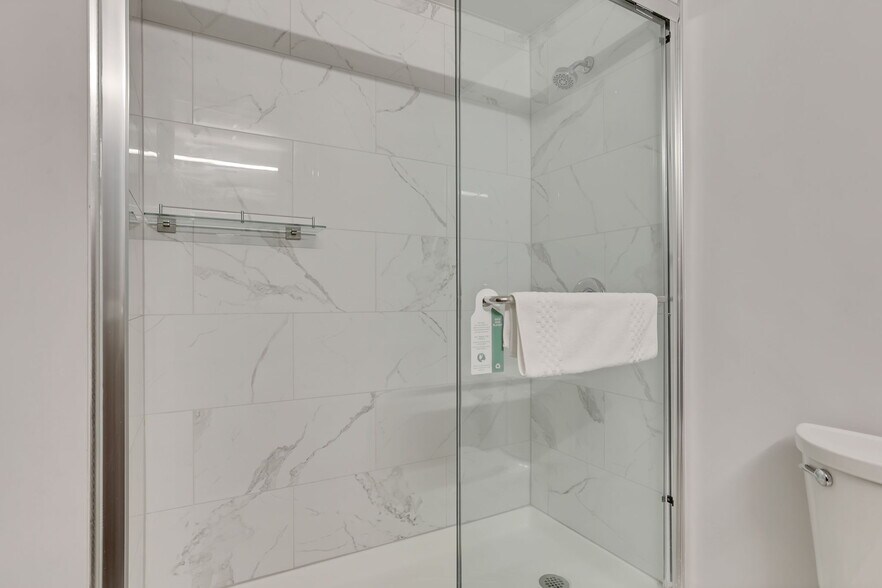 More Photos Of 301 Broadway, Lorain Hotel For Sale