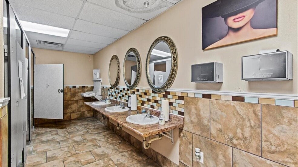 More Photos Of 420 E Ave C, Killeen Freestanding For Lease