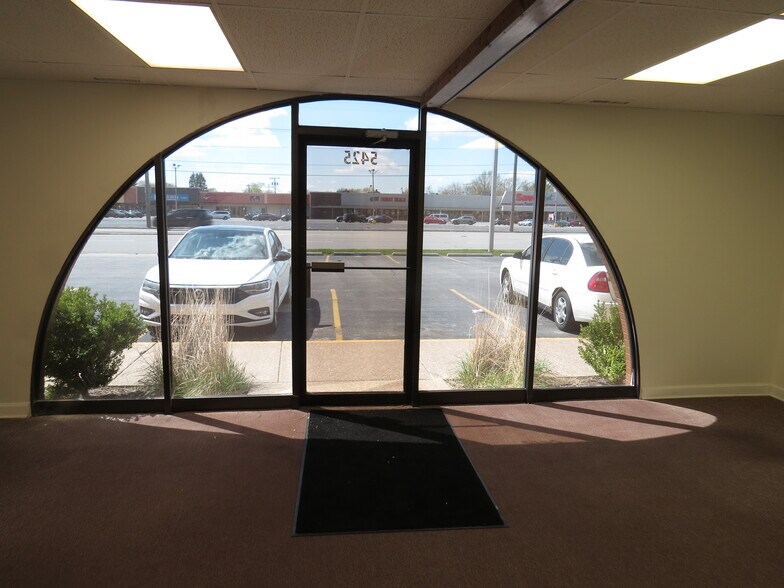 More Photos Of 5401-5443 Broadway St, Merrillville Office For Sale
