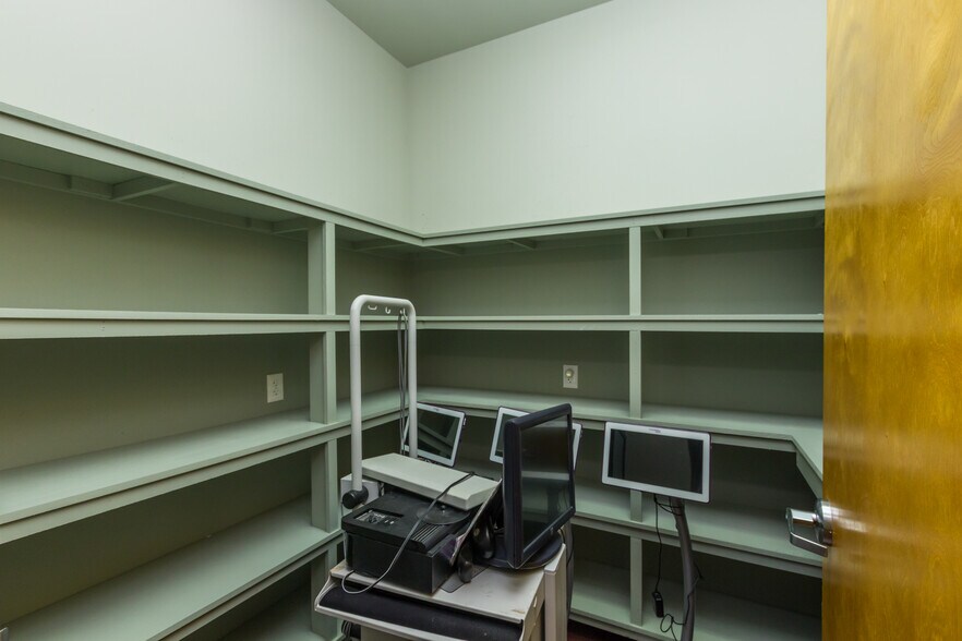 More Photos Of 100 S Greentree Ln, Foley Medical For Sale