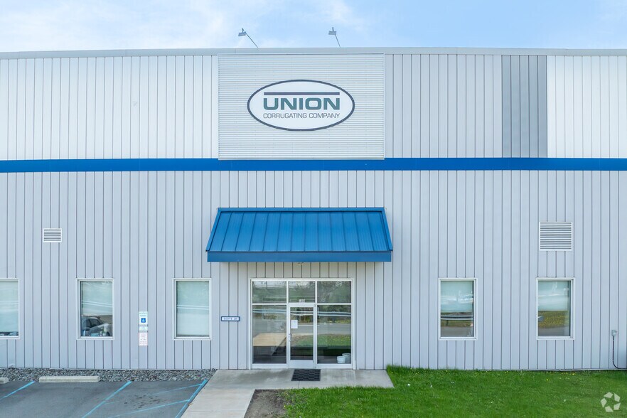 More Photos Of 100 Keystone Industrial Park, Dunmore Distribution For Lease