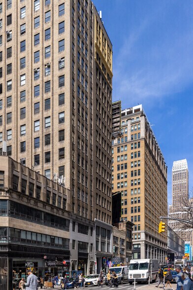 More Photos Of 352 Seventh Ave, New York Office For Lease