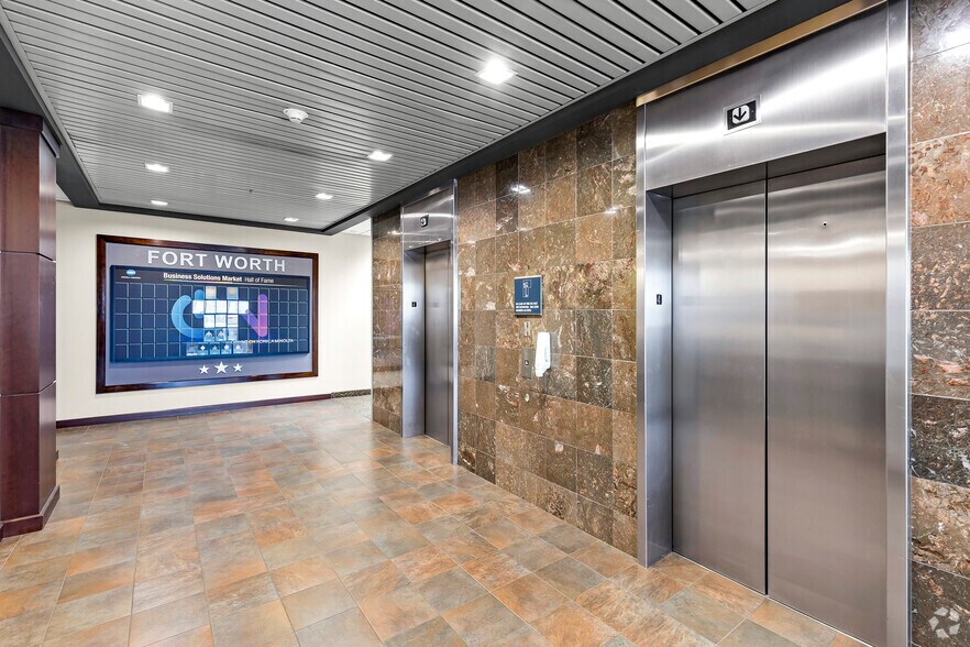More Photos Of 8713 Airport Fwy, North Richland Hills Office For Lease