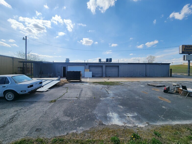 More Photos Of 8804 E 41st St, Tulsa Showroom For Sale