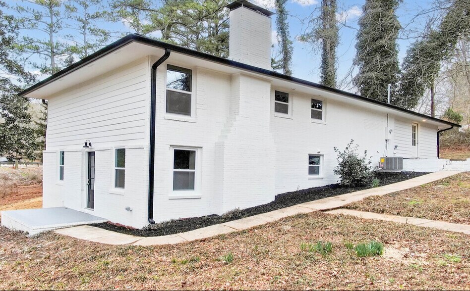 More Photos Of 2307 Veterans Memorial Hwy SW, Austell Flex For Sale