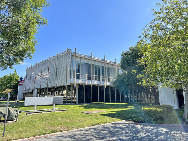 Primary Photo Of 3825 Fabian Way, Palo Alto Office For Lease