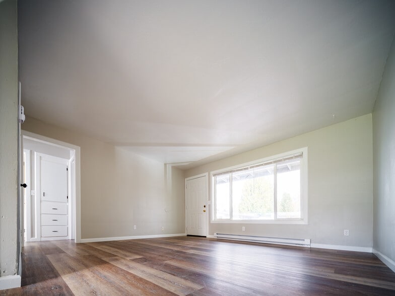 More Photos Of 1061-1067 Ring St, Salem Apartments For Sale