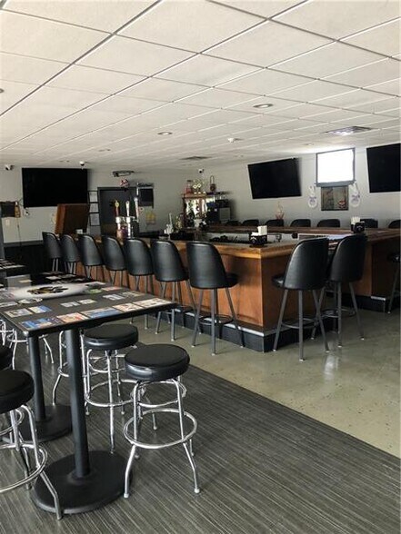 More Photos Of 2615 Freeport Rd, Natrona Heights Bar For Lease