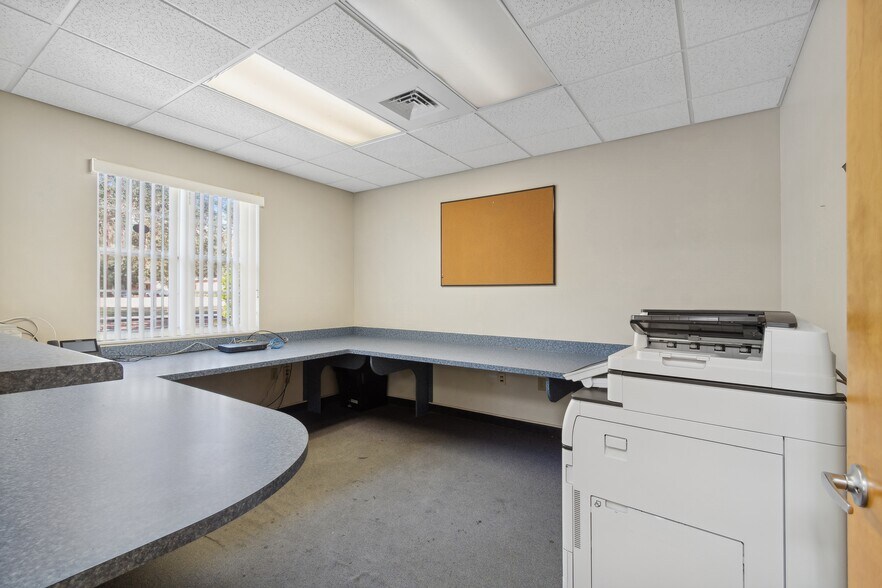 More Photos Of 4615 NW 53rd Ave, Gainesville Medical For Sale