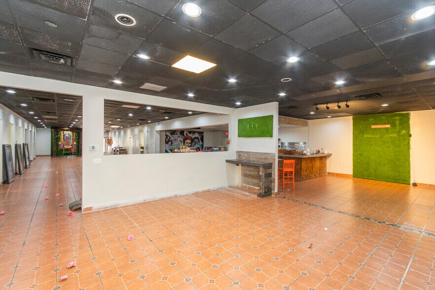 More Photos Of 1704-1710 W Main St, Central Restaurant For Lease