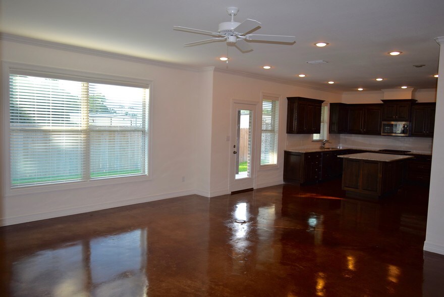 More Photos Of 2980 Elkton Trl, Tyler Apartments For Sale