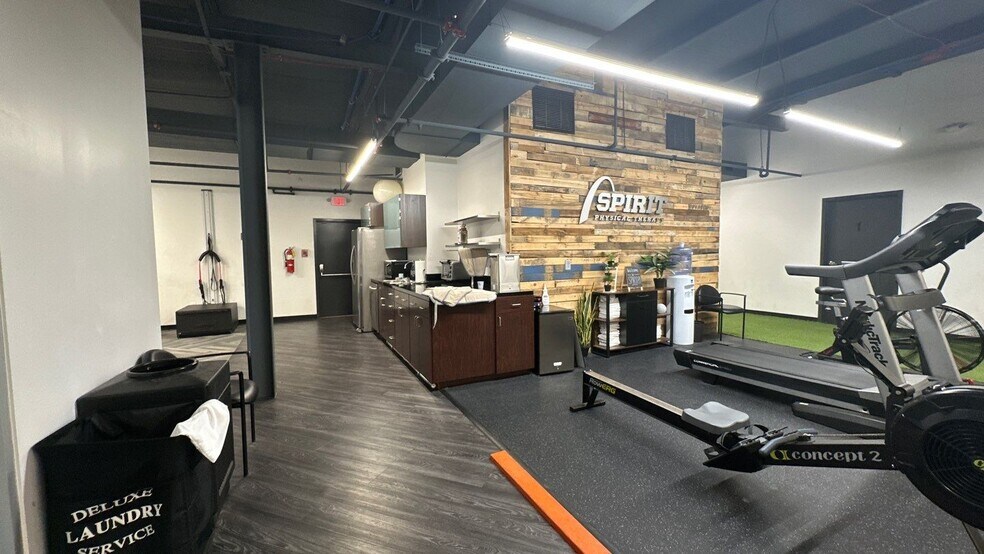 More Photos Of 140 Long Rd, Chesterfield Flex For Lease