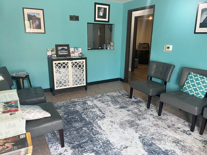 More Photos Of 2403 Ben White Blvd W, Austin Freestanding For Sale