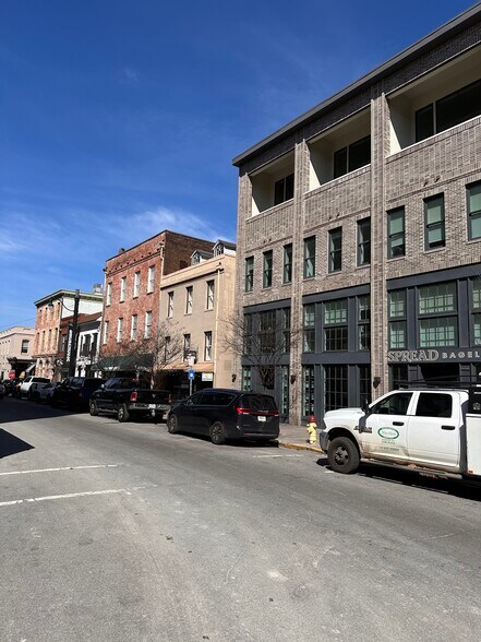 More Photos Of 12 W State St, Savannah Storefront Retail Office For Lease