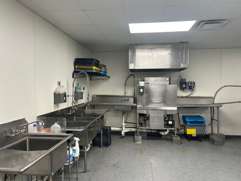 More Photos Of 2718 Graves Dr, Goldsboro Freestanding For Lease