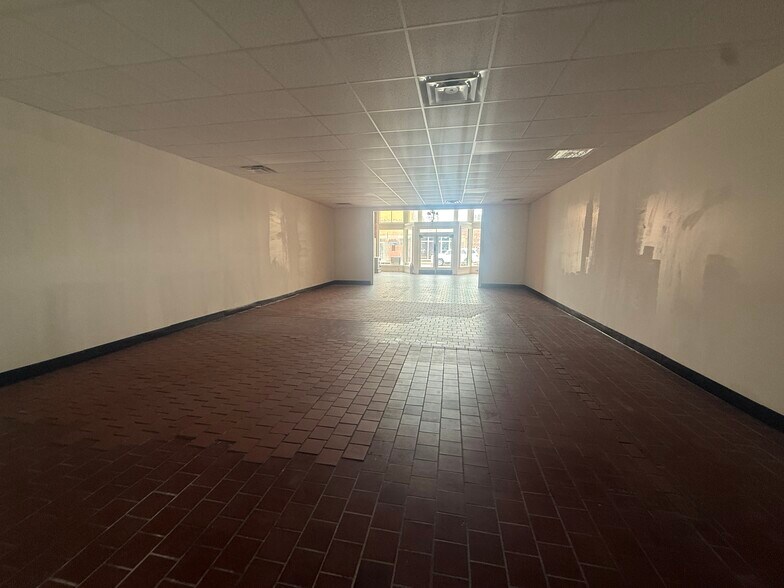 More Photos Of 114 W Market St, Greenwood Loft Creative Space For Lease