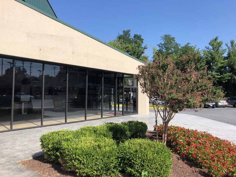 More Photos Of 1700 Reisterstown Rd, Pikesville Office For Lease