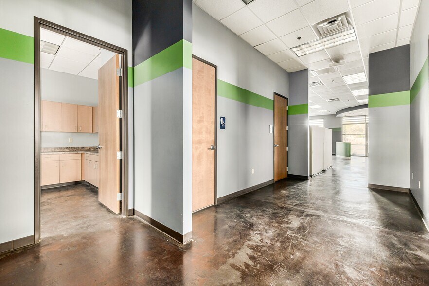 More Photos Of 5425 E Bell Rd, Scottsdale Medical For Lease