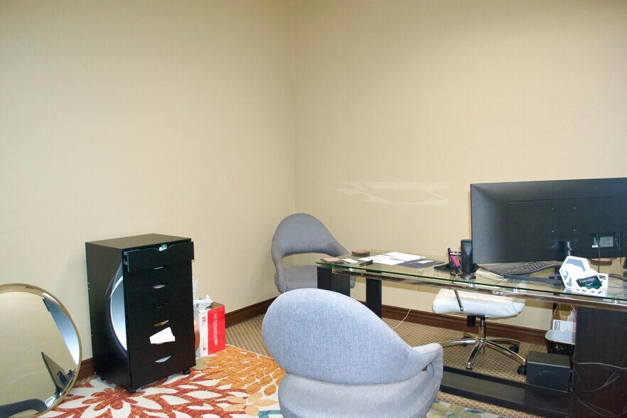 More Photos Of 307 E Danforth Rd, Edmond Office Residential For Sale