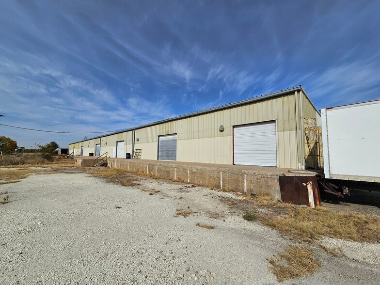 More Photos Of 1215 Oak St, La Crosse Warehouse For Sale