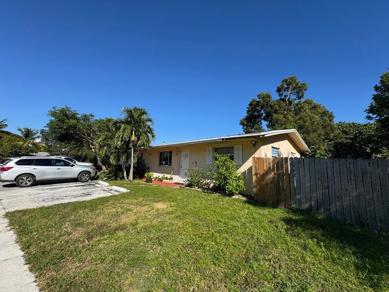 More Photos Of 2200 SW 42nd Ave, Fort Lauderdale Multifamily For Sale