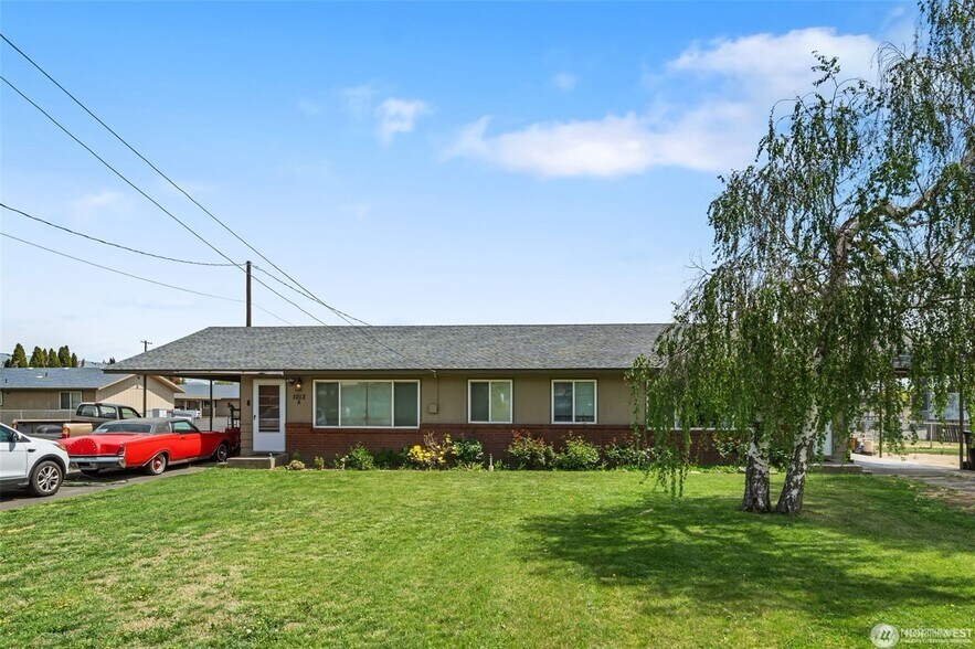 More Photos Of 1011-1015 S 48th Ave, Yakima Apartments For Sale