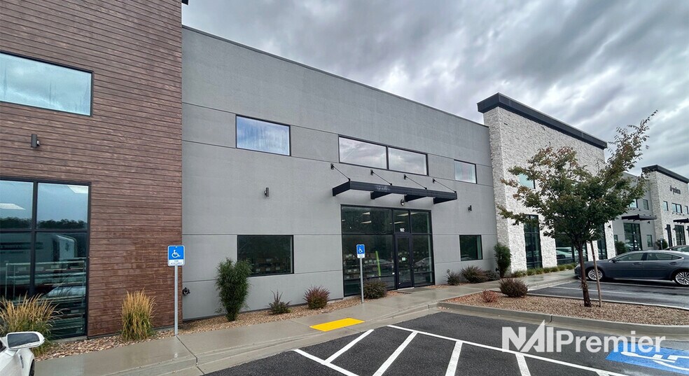 More Photos Of 61 W State St, Lehi Showroom For Lease