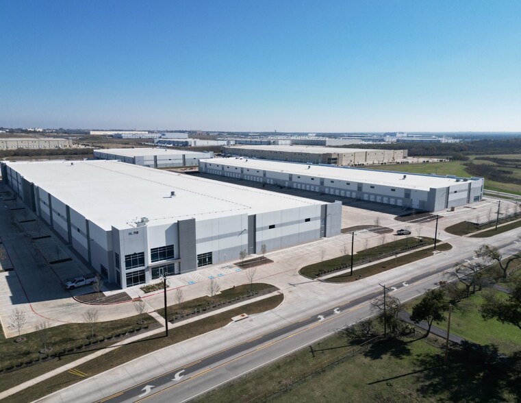More Photos Of 4610 Jim Christal Rd, Denton Distribution For Lease