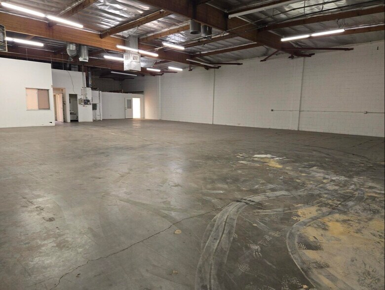 More Photos Of 8843 Shirley Ave, Northridge Warehouse For Lease