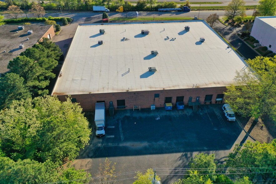 More Photos Of 2701-2709 Noblin Rd, Raleigh Light Distribution For Lease