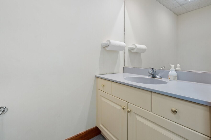 More Photos Of 41 Liberty Hill Rd, Henniker Medical For Sale