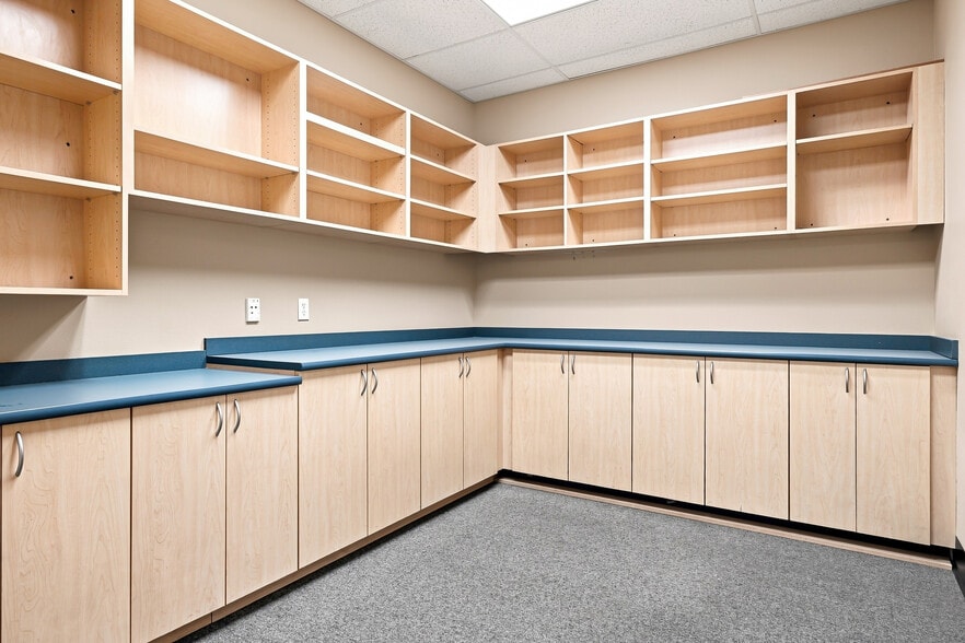 More Photos Of 2701 Crimson Canyon Dr, Las Vegas Light Manufacturing For Sale