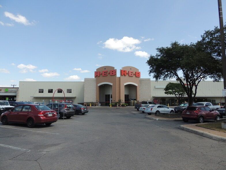 Primary Photo Of 2923-2951 Thousand Oaks Dr, San Antonio Unknown For Lease