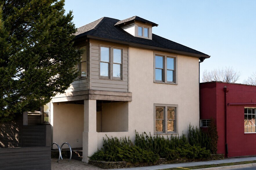 More Photos Of 202 Herndon St, Fredericksburg Office For Sale