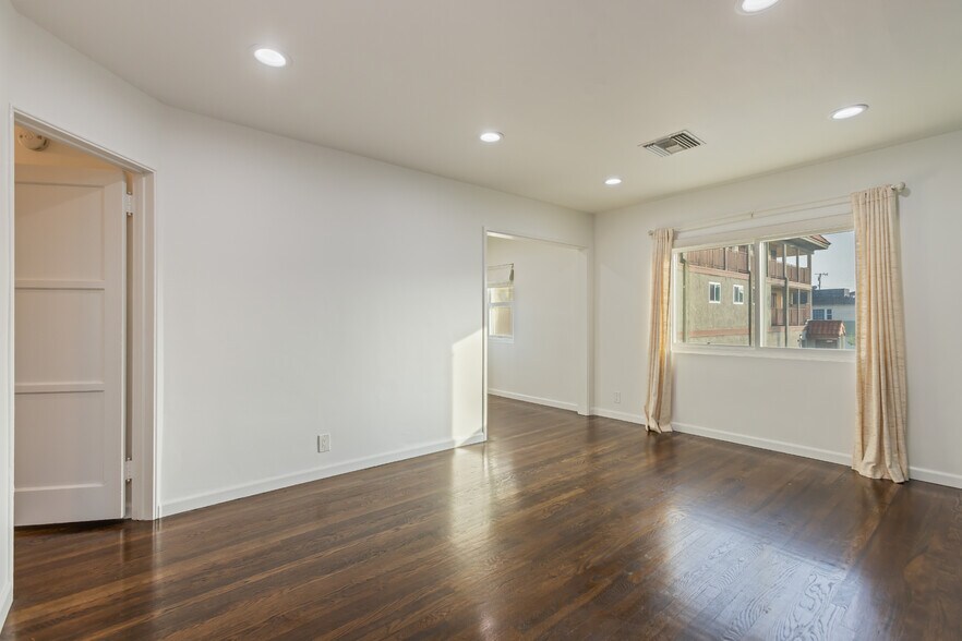 More Photos Of 811 E Nutwood St, Inglewood Apartments For Sale