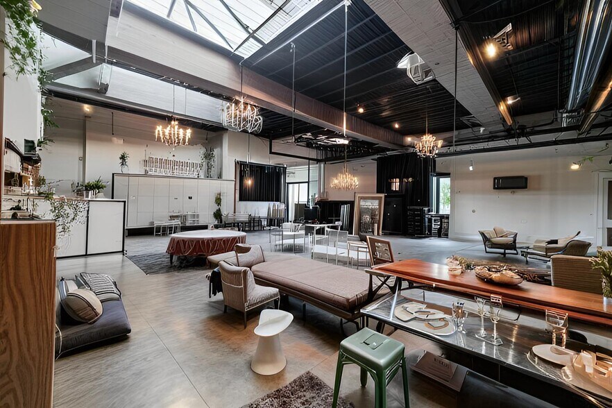 More Photos Of 942 Grand St, Brooklyn Warehouse For Lease