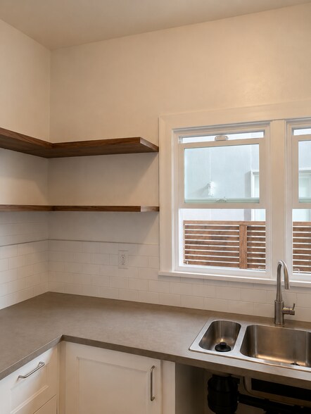 More Photos Of 603-607 1/2 N. Bronson Av, Los Angeles Apartments For Sale
