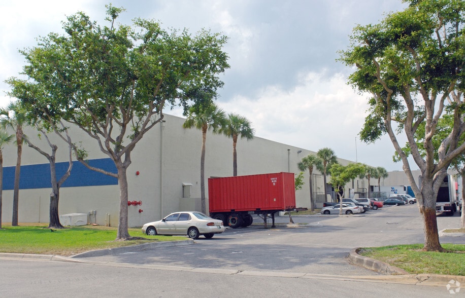 More Photos Of 2011-2031 NW 89th Pl, Miami Showroom For Lease