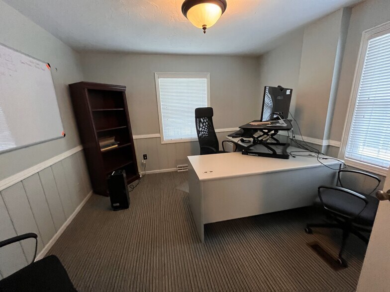 More Photos Of 1265 Ridge Rd, Hinckley Office For Sale