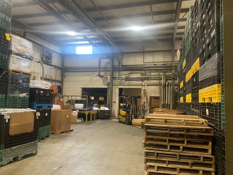 More Photos Of 62 Lakeview St, Leominster Warehouse For Sale