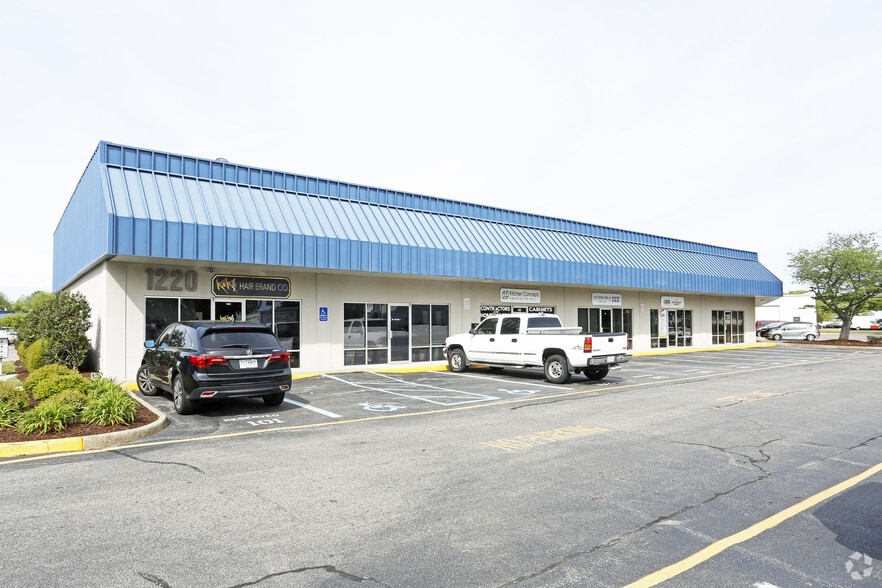 More Photos Of 1220 Executive Blvd, Chesapeake Showroom For Sale