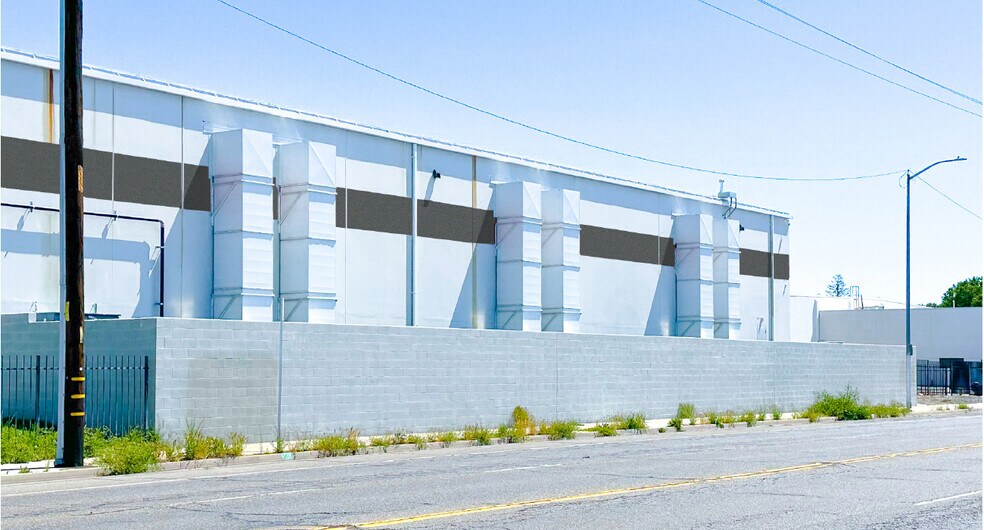 More Photos Of 2325 S Cedar Ave, Fresno Warehouse For Lease