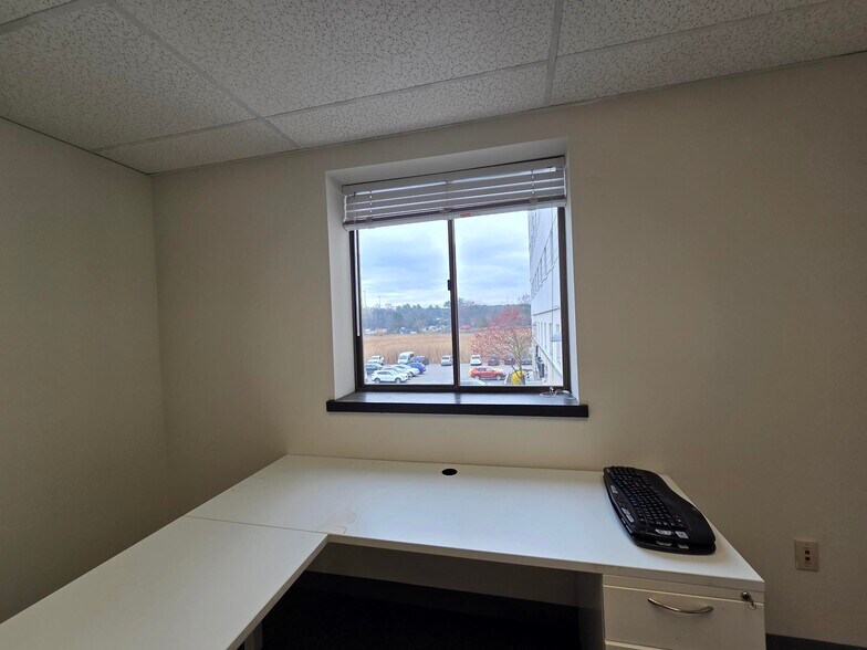 More Photos Of 2-100 Tower Office Park, Woburn Showroom For Lease