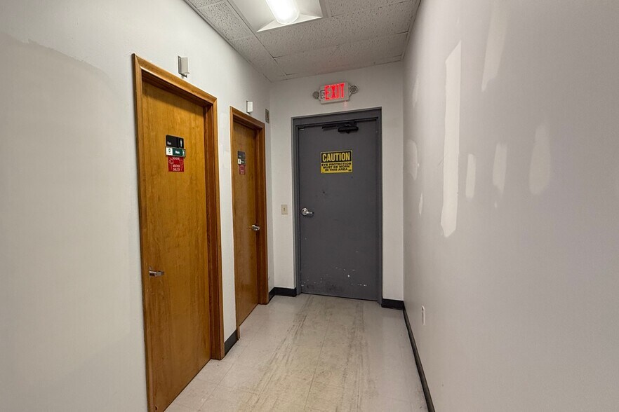 More Photos Of 167 Commerce St, East Haven Warehouse For Lease