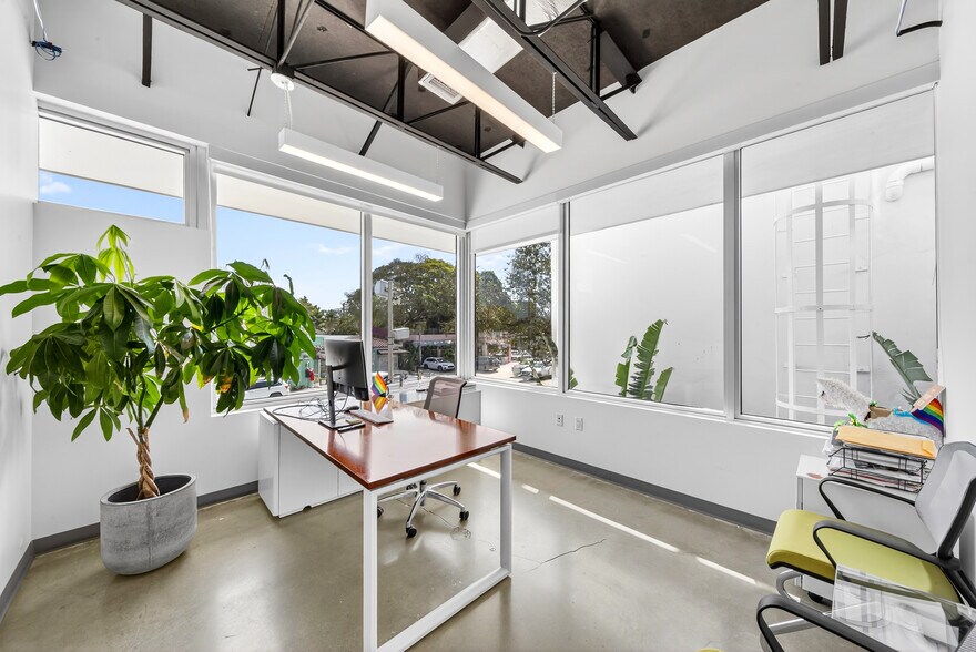 More Photos Of 7630 Biscayne Blvd, Miami Office For Lease