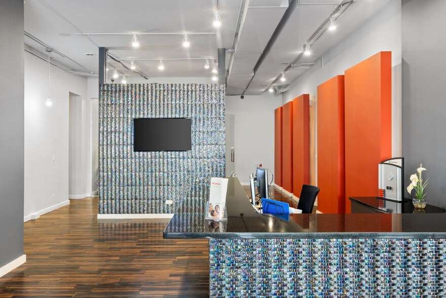 More Photos Of 2853 N Pulaski Rd, Chicago Storefront Retail Office For Sale