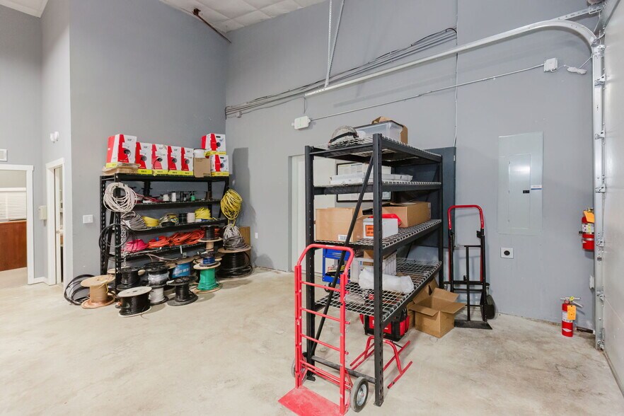 More Photos Of 1415 Lumsden Rd, Port Orchard Warehouse For Sale