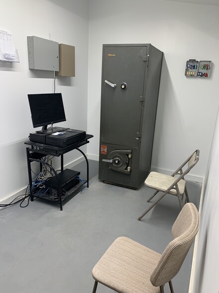 More Photos Of 9313 N Dort Hwy, Mount Morris General Retail For Sale